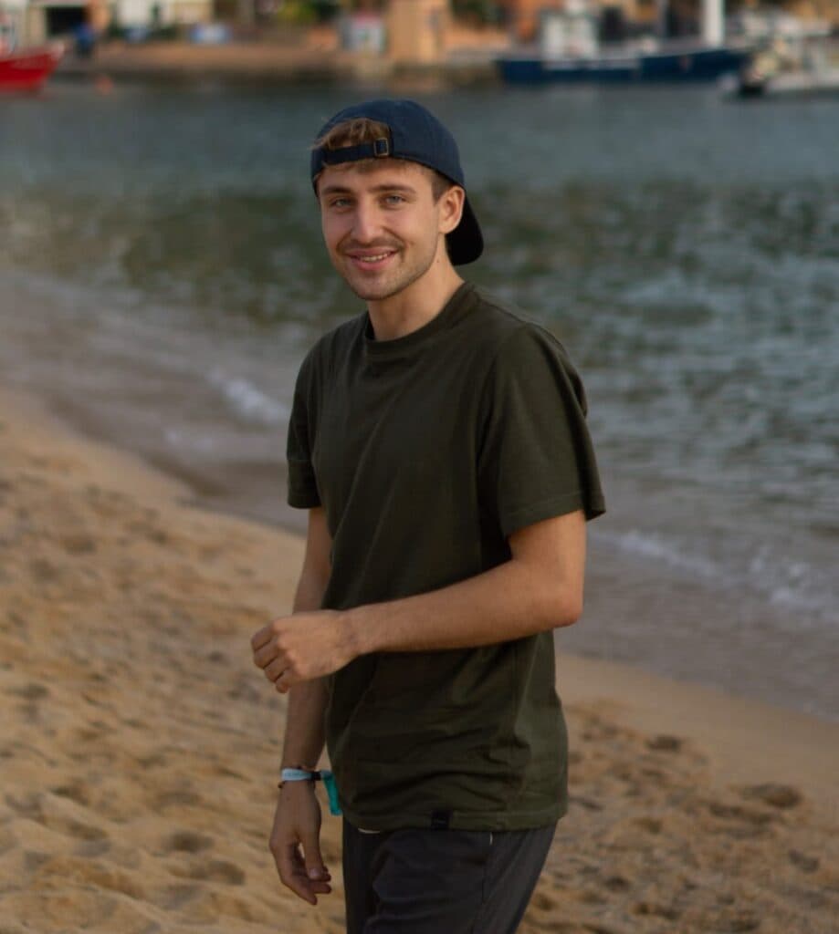 Sebastian am Strand